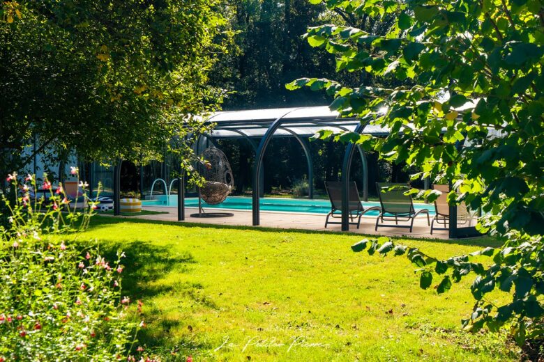 location domaine avec piscine couverte jardin avrille vendee